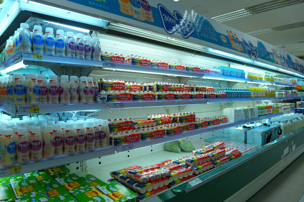 大型超市牛奶专柜