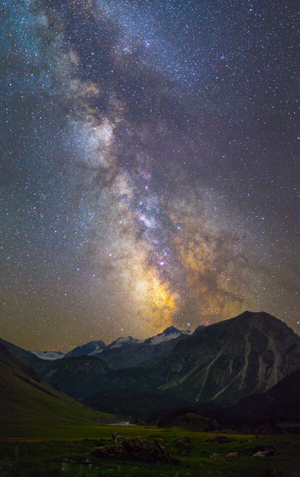 美丽的繁星夜景图片