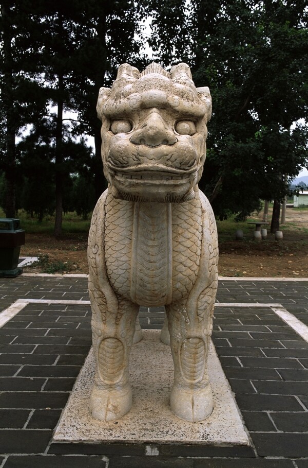 門前石雕圖