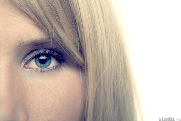 蓝眼睛黄头发图片