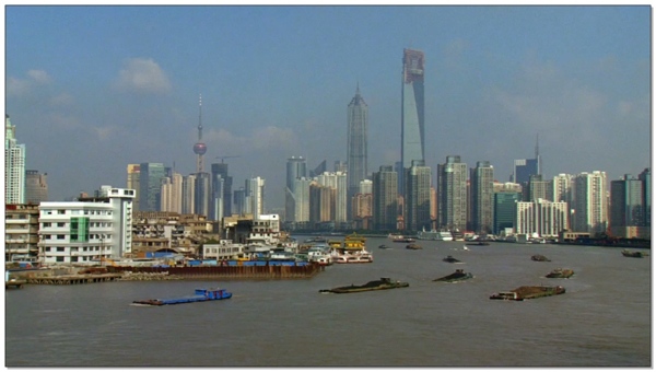上海黄浦江行驶船只视频素材