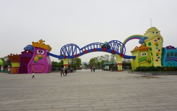 白天广州市儿童公园正门