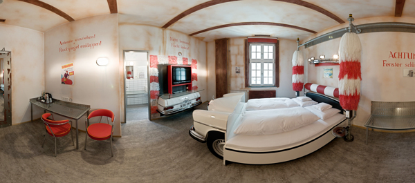 德国v8hotel汽车主题酒店图片