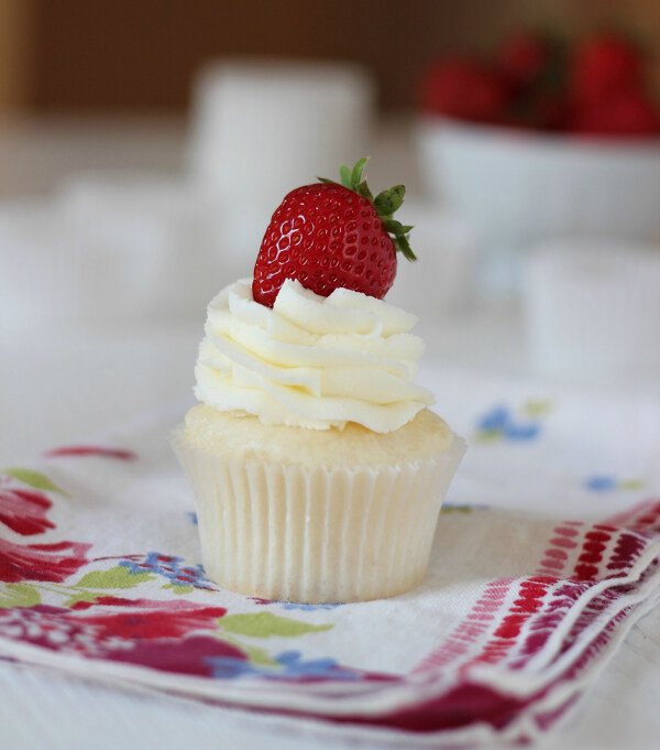 奶油草莓蛋糕图片
