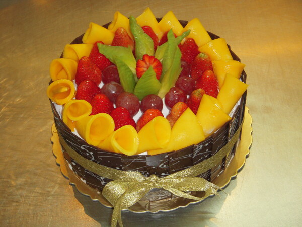 彩虹生日蛋糕图片