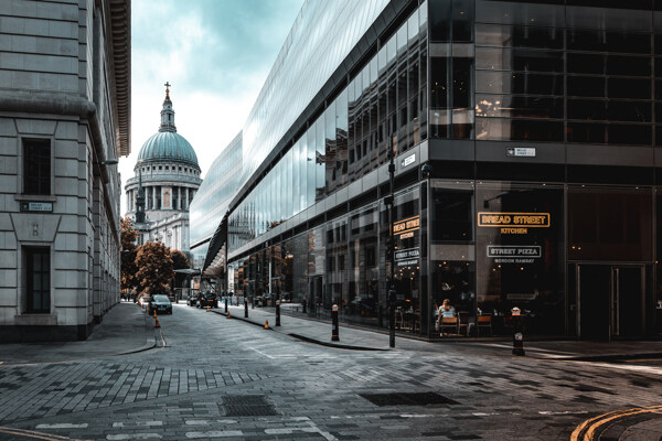 伦敦街道和圣保罗大教堂