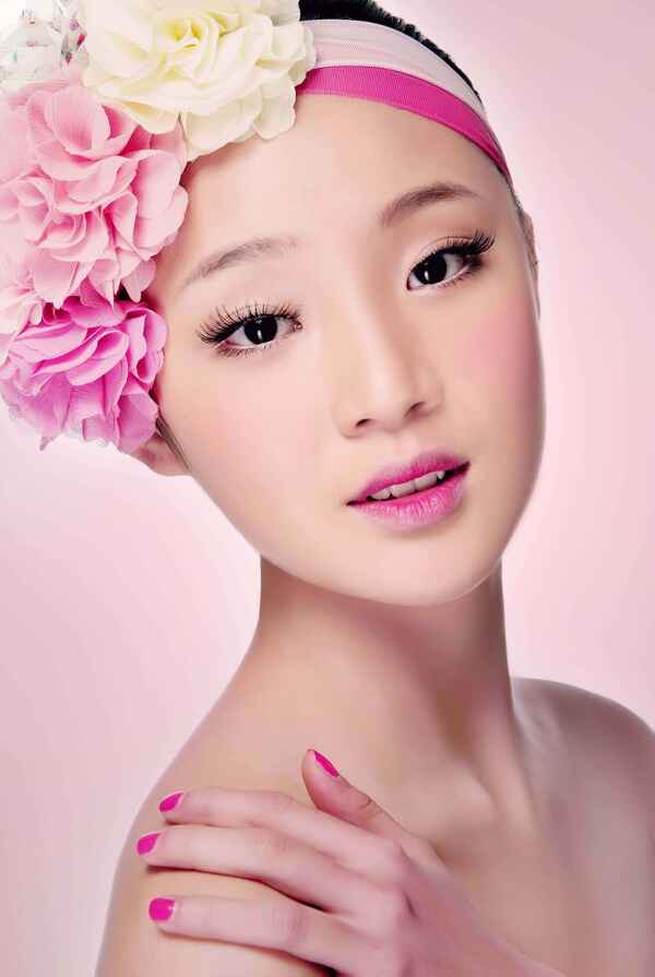 頭戴鮮花的性感美女圖片
