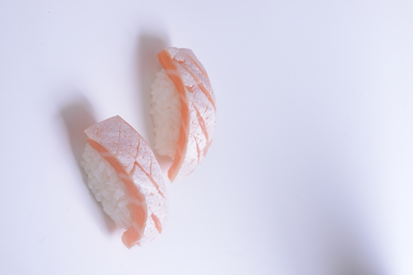 三文鱼腩寿司图片