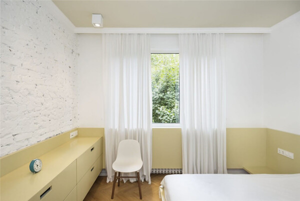 现代时尚客厅白色薄纱窗帘室内装修效果图