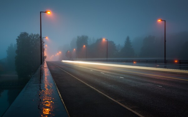 高速路夜景下雨天雾天