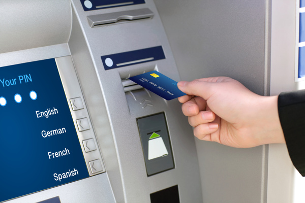 银行卡ATM机取钱图片