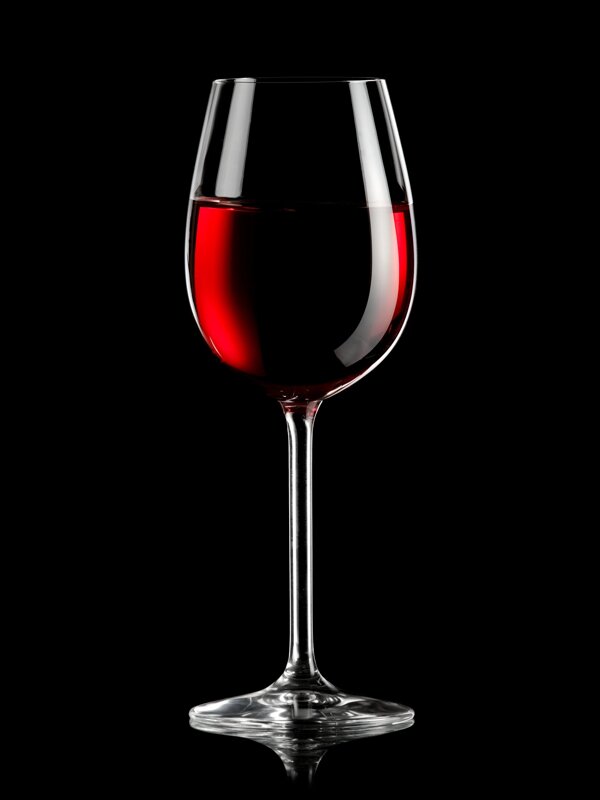 一杯红色葡萄酒图片