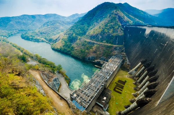 山间水库景观图图片