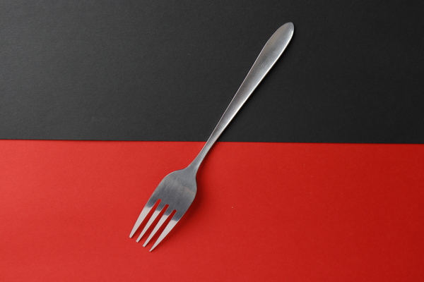 红与黑不锈钢叉子