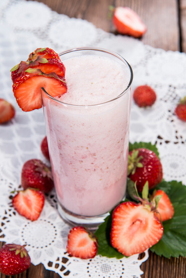 草莓果汁与草莓