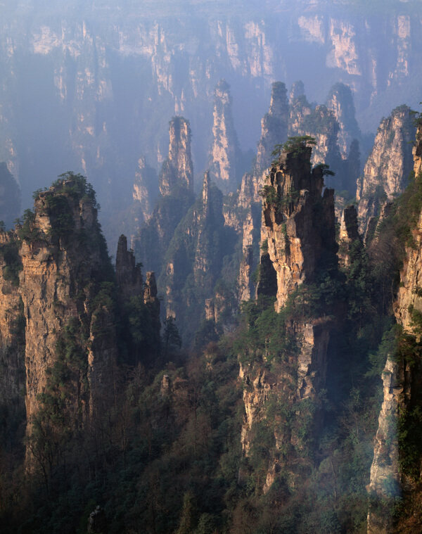 险峻高山景观图片