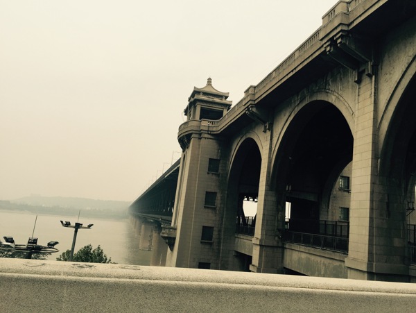 长江大桥的早晨图片