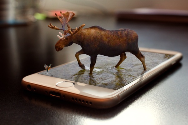 驼鹿智能手机创意设计