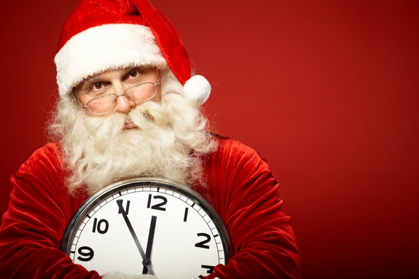 抱着时钟的圣诞老人图片