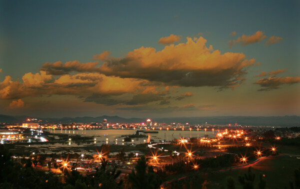 弥勒夜景图片