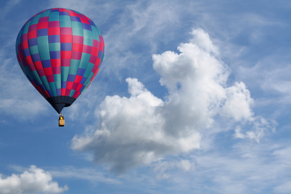 热气球升空摄影图片