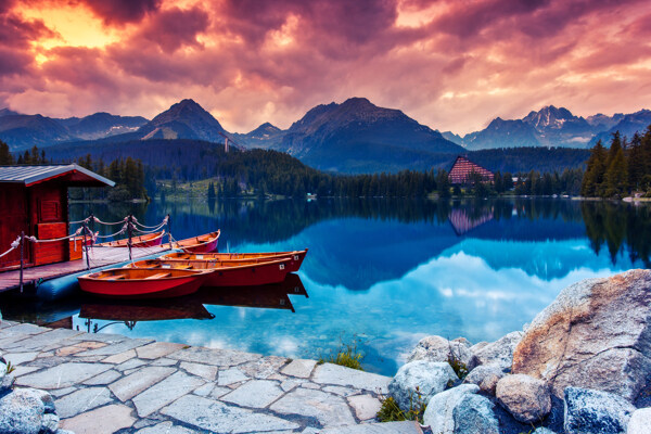 美丽湖面风景图片
