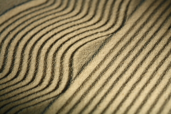曲线和条形纹沙滩