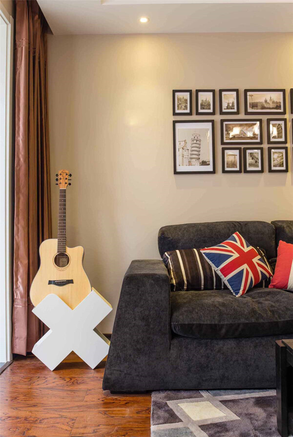 现代简约客厅沙发照片墙窗帘装修效果图
