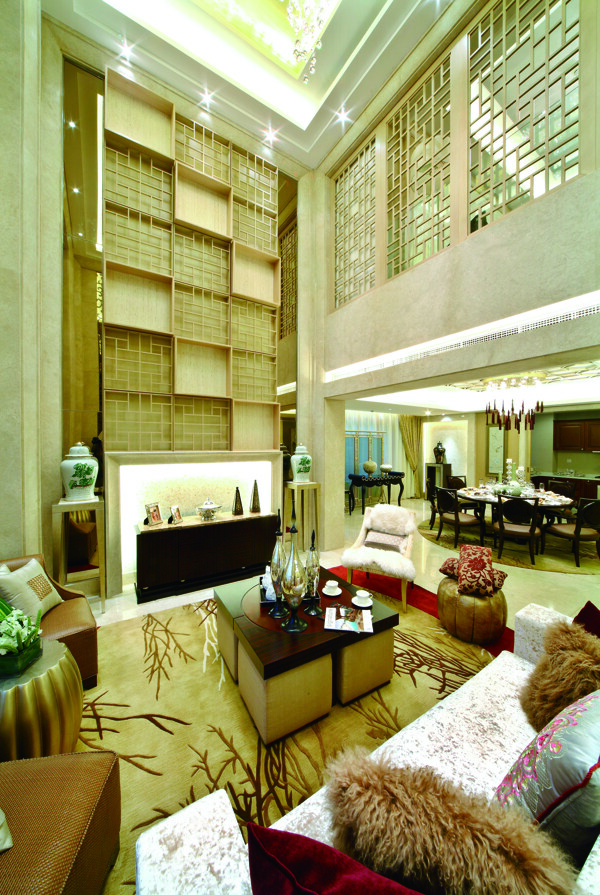 东南亚装修客厅挑高雕花效果图