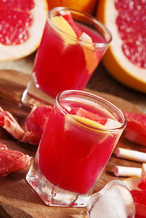 加冰的紅柚饮料图片