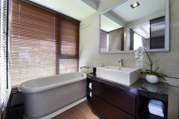 现代时尚浴室巧克力百叶窗室内装修效果图