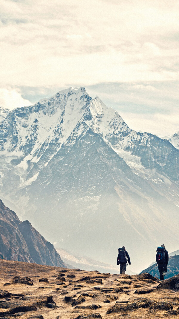 登山爱好者白色山脉H5背景素材