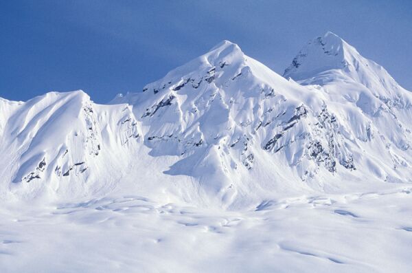 雪山山峰图片