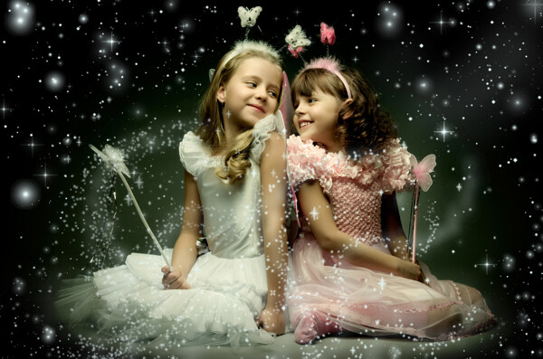 两个天使小女孩图片