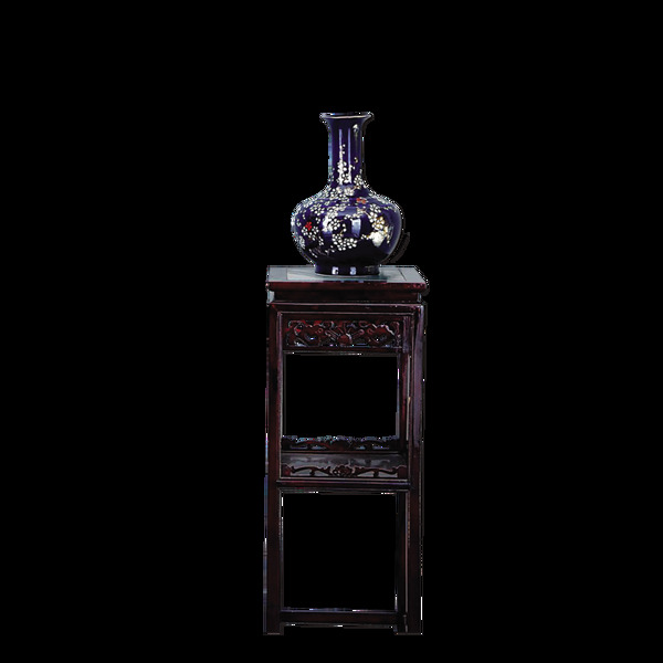 陶瓷花瓶与中国风古典家具桌子