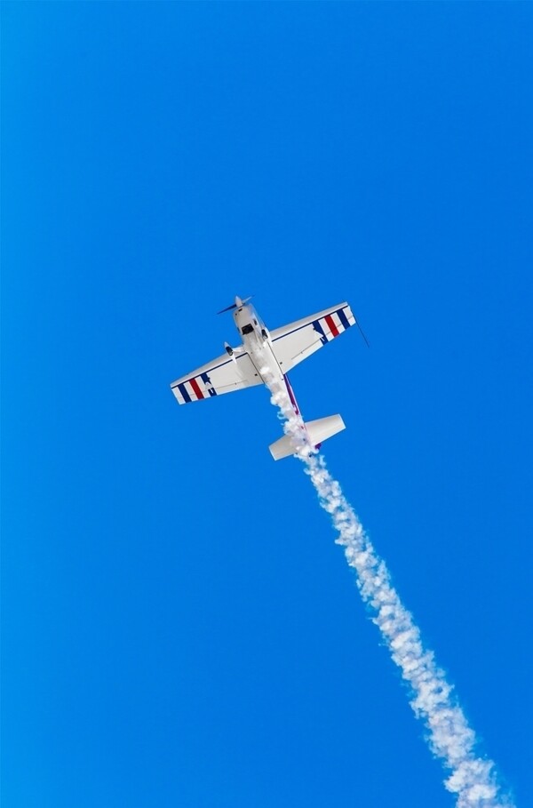 滑翔机飞行蓝天竞技背景海报素材图片