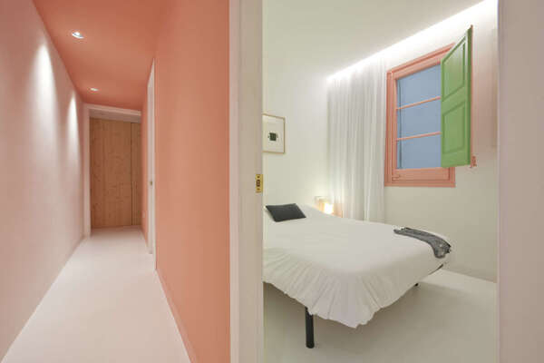 北欧清新卧室橙粉色背景墙室内装修效果图