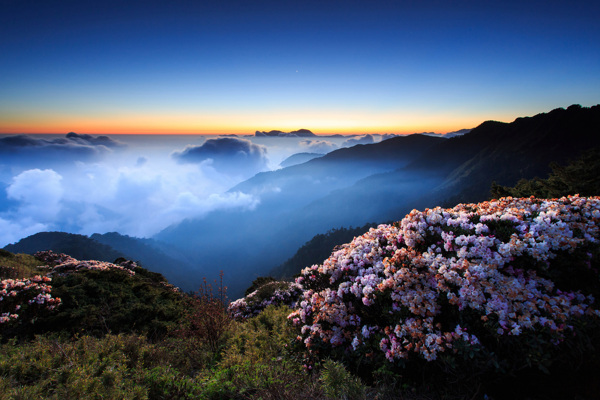 云雾缭绕的大山