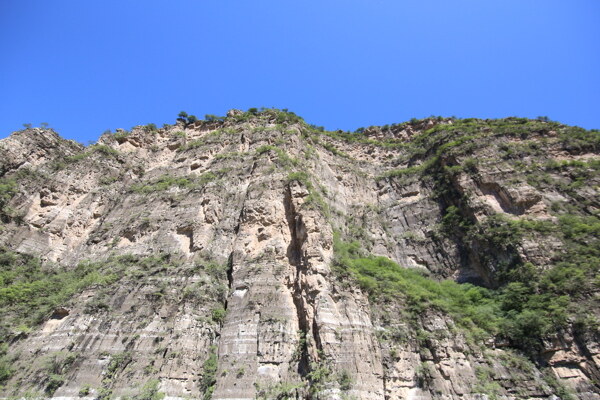 陡峭山壁
