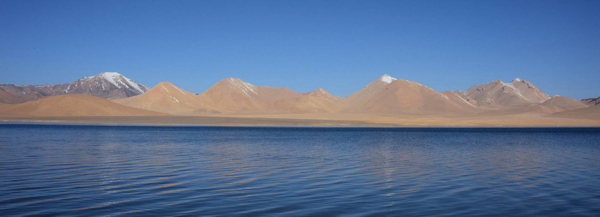 简约山峰banner背景