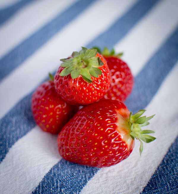 鲜草莓图片