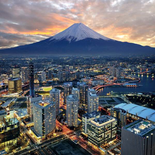 富士山与城市风景图片