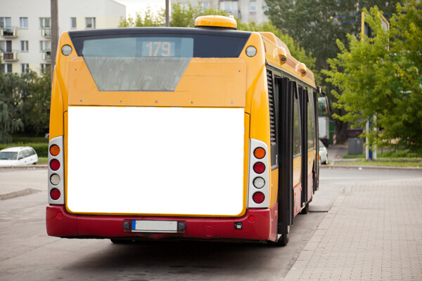 公车车尾空白的广告牌图片