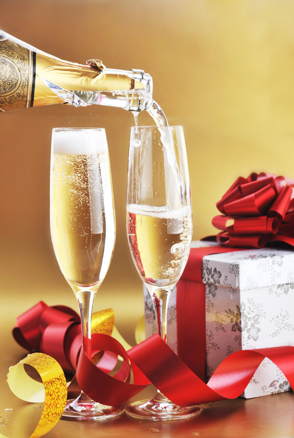香槟与新年礼物图片