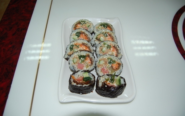 金枪鱼紫菜包饭图片