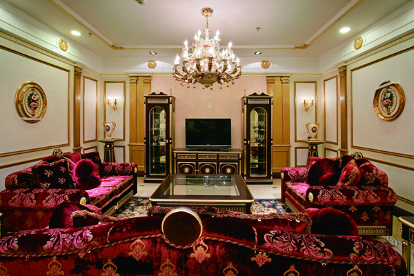 欧式客厅红色花纹沙发装修效果图