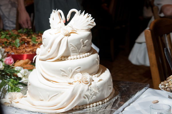 白色婚庆蛋糕图片