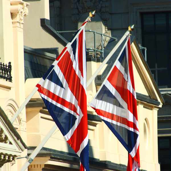 英国国旗在英国建筑外