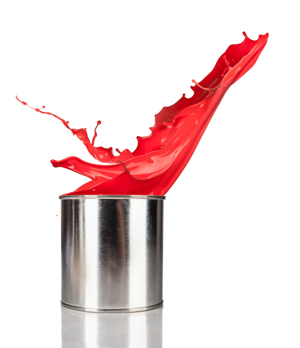 油漆桶里喷溅的红色油漆