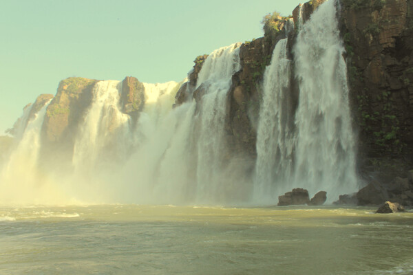 巴西瀑布风景图片